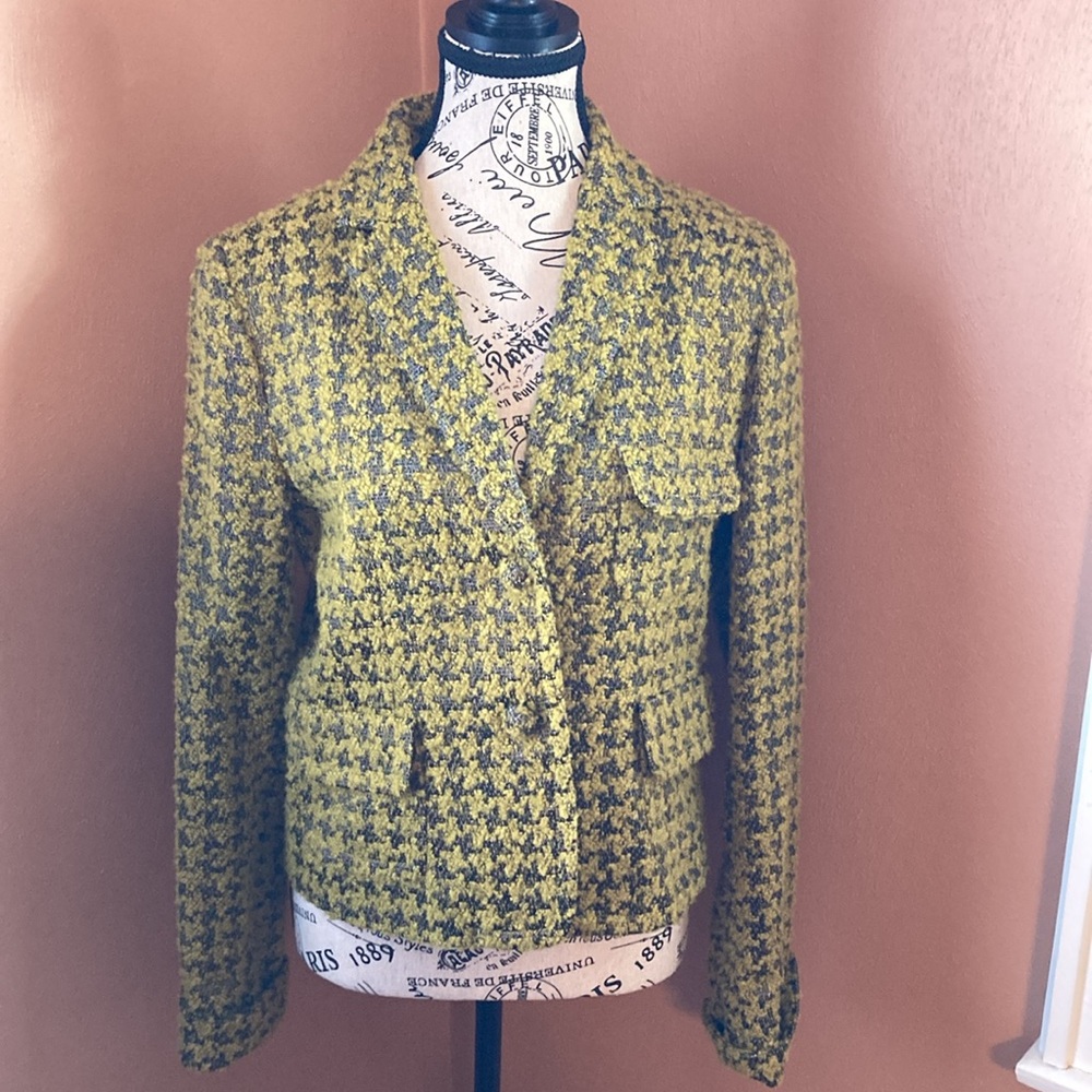 Bold Boucl Patterned Jacket With Covered Buttons - image 1